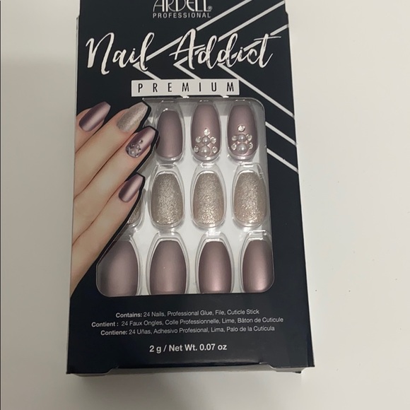 Acrylic nail bundle - Picture 4 of 5